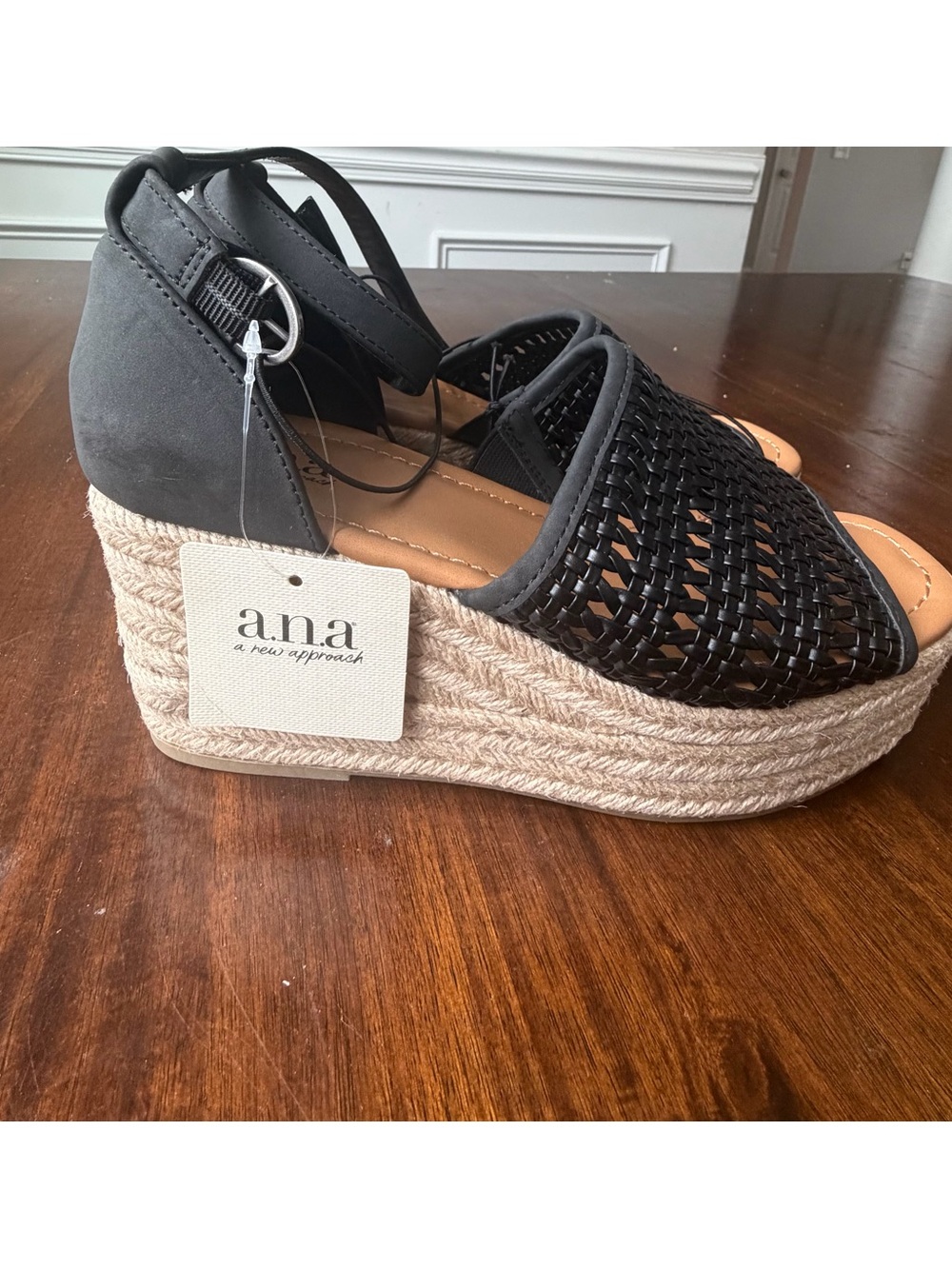 a.n.a. lisa black Size 6 Medium Women’s Wedge Sandals, New With Tags